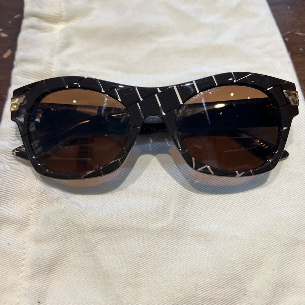 Bottega Veneta BV1105S Sunglasses – Black Marble Pattern with Gold Detail – New